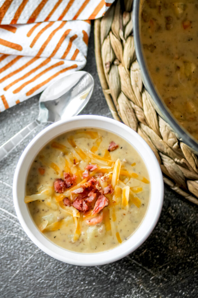 slow cooker cheeseburger soup