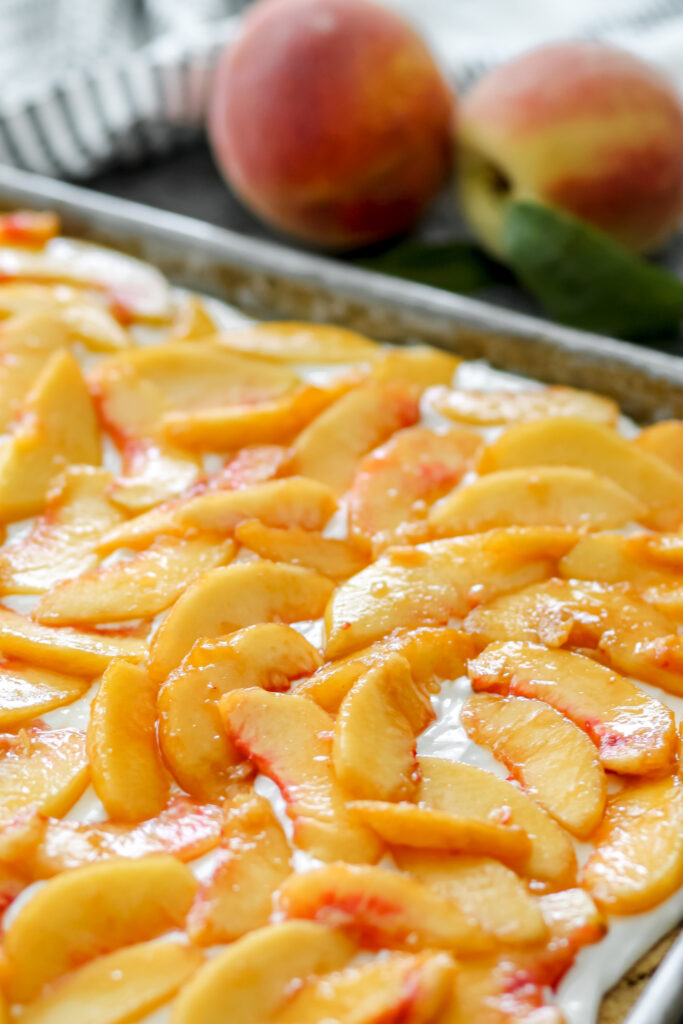 sheet pan peach dessert