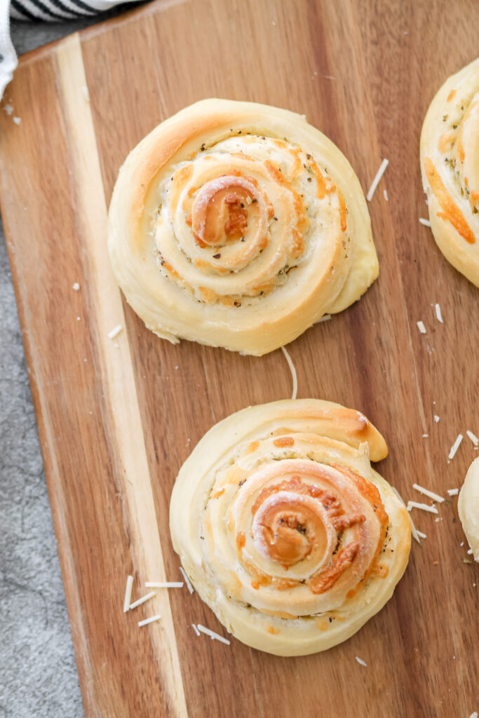 easy cheesy garlic rolls